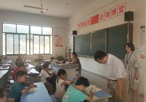 《卖火柴的小女孩》教案【优秀22篇】 白话文_教学教案_教案大全