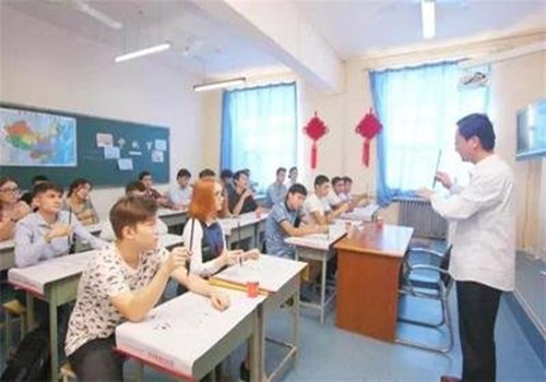 优质服务工作总结【通用25篇】 白话文_工作文档_总结报告_工作总结