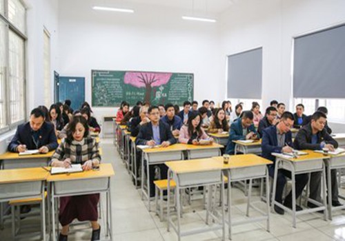 形容人多的四字词语通用13篇 白话文_实用范文_范文大全