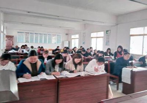 我的老师初中作文300字【优秀13篇】 