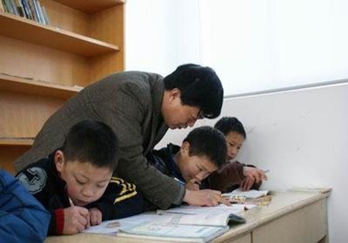 精选学校对教师评语（优秀10篇） 白话文