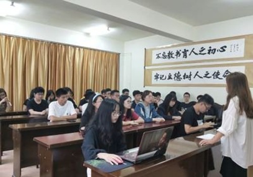 【全国第七届青年教师阅读教学观摩课堂实录】《燕子专列》优秀13篇 白话文_教学教案_小学教案_三年级