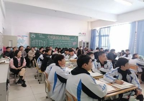 当代大学生的价值观论文（通用17篇） 白